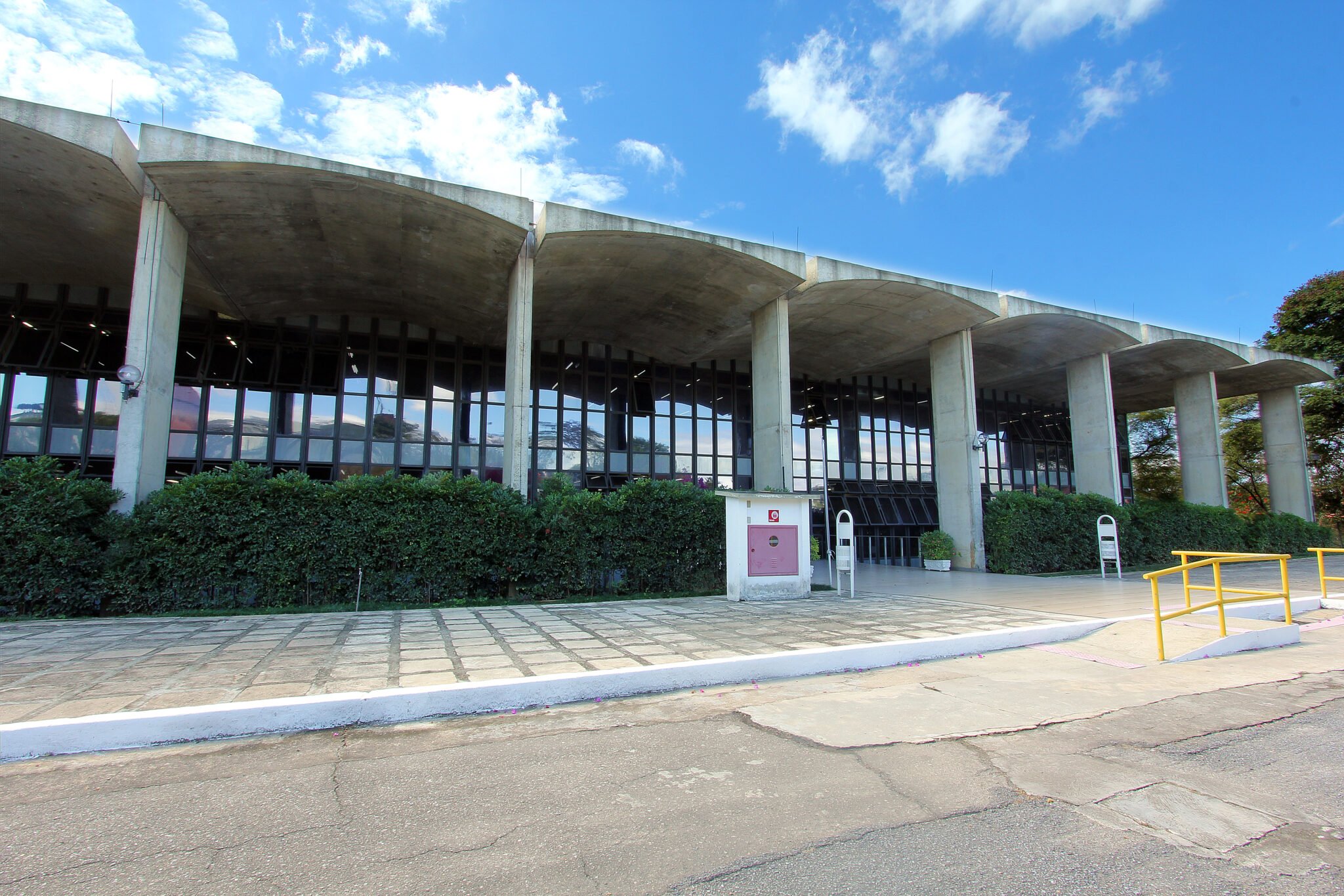 Biblioteca PUC Minas Filhos Da PUC